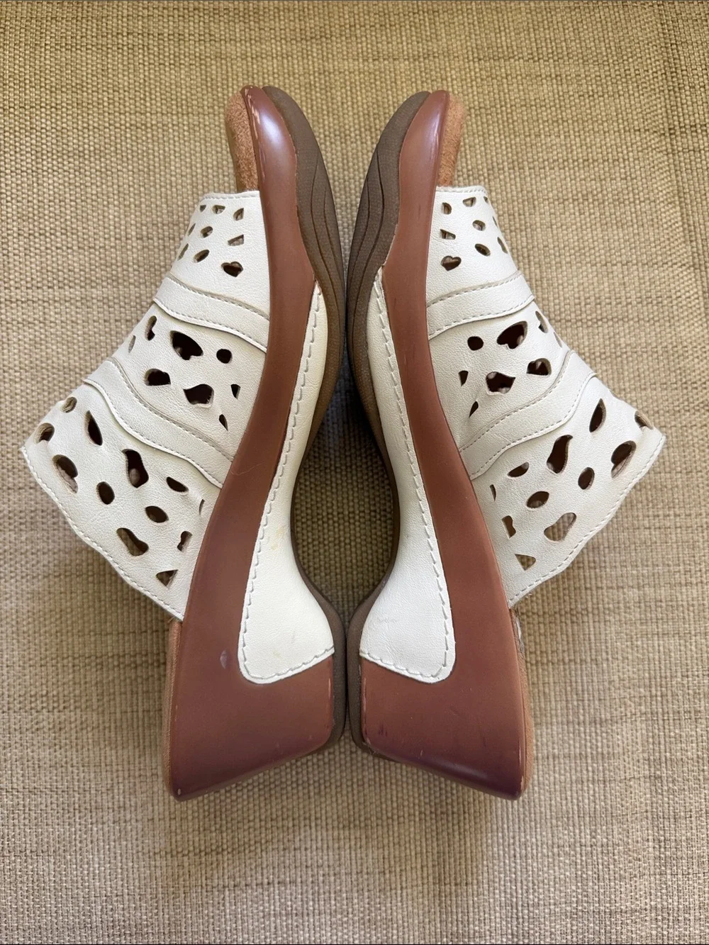 Rialto White Laser Cut Wedge Slide Sandals – Women’s Size 8.5 Flaw